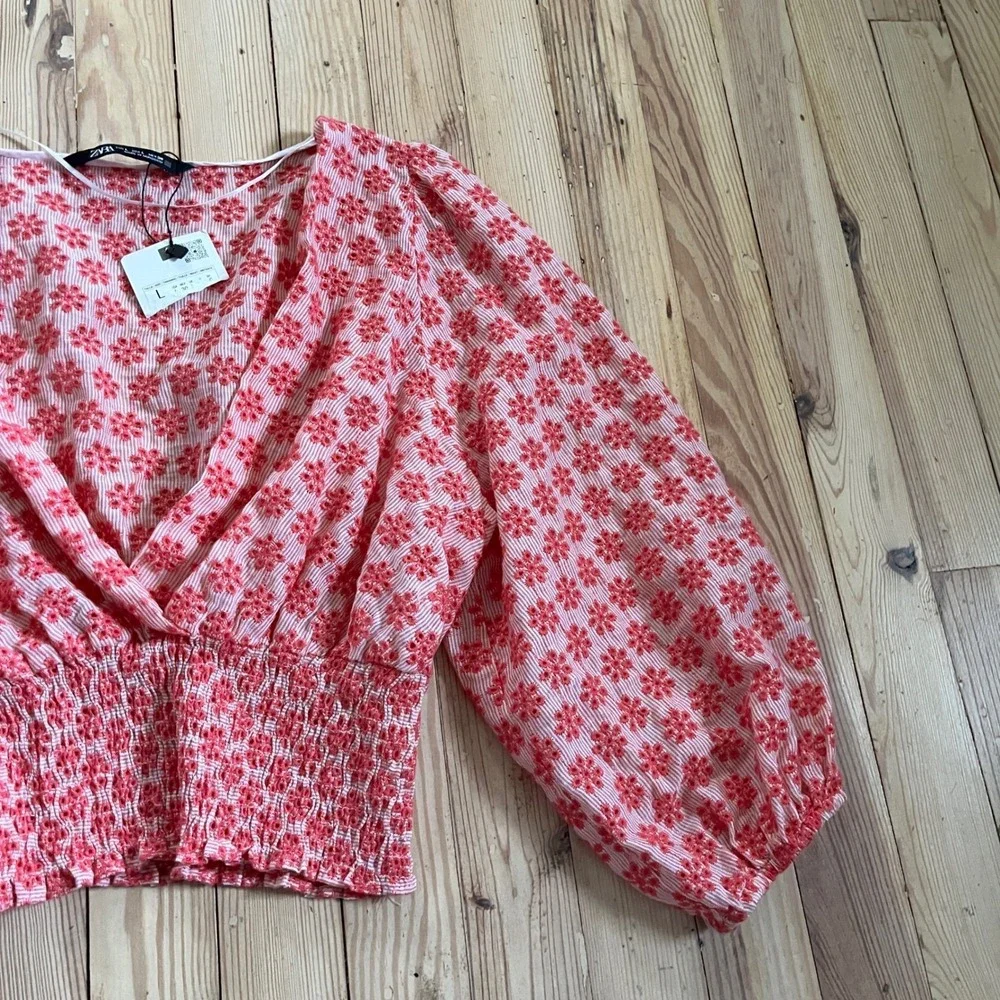 Zara Embroidered‎ Cropped Smocked Blouse Pink Floral Puff Sleeve V Neck Top L